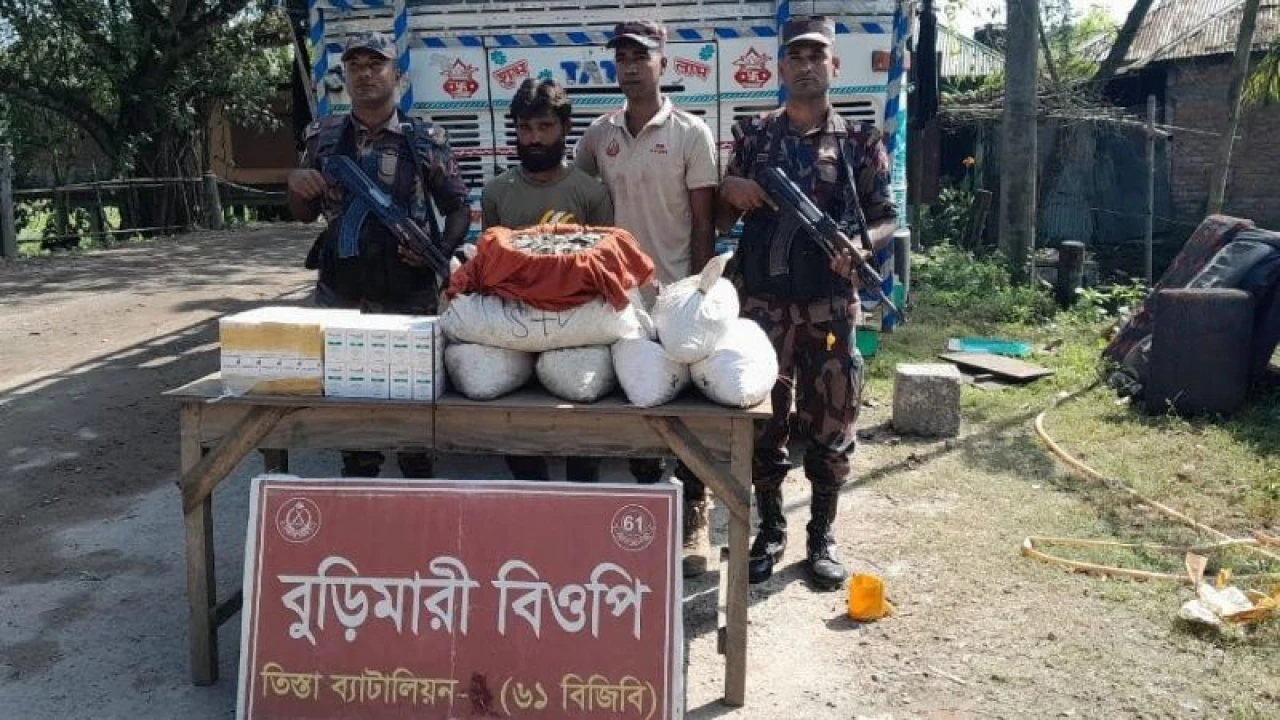 বুড়িমারী বন্দরে ক্যান্সারের ওষুধ ও সিসাসহ ভারতীয় চালক আটক