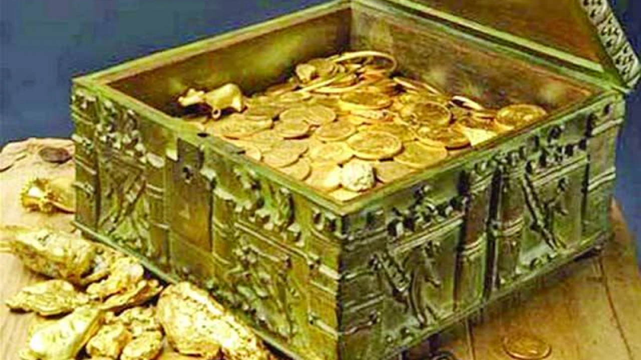 বাগান খুঁড়তে গিয়ে মিললো শতকোটি টাকার গুপ্তধন