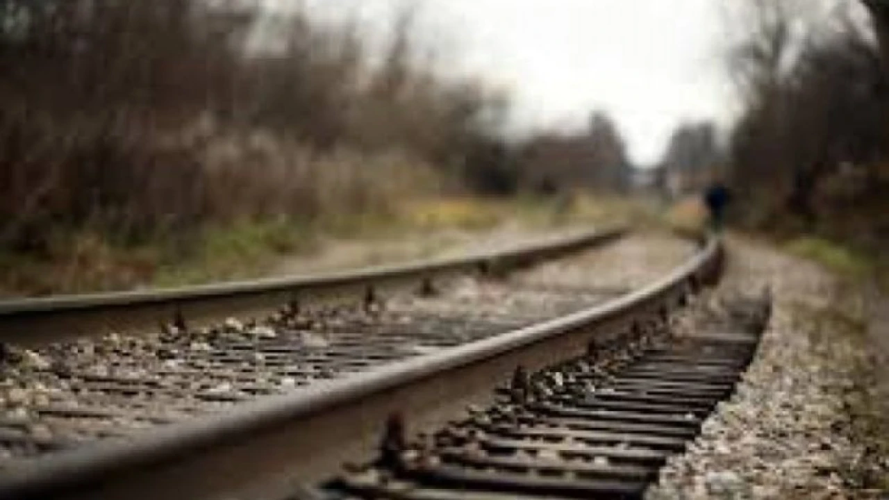 টঙ্গীতে ট্রেনের ধাক্কায় স্কুলছাত্রী নিহত 