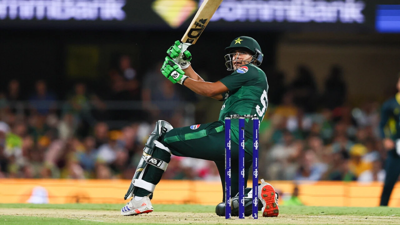৬ ছক্কাসহ ওভারে ৩৮ রান নিলেন পাকিস্তানের আব্বাস