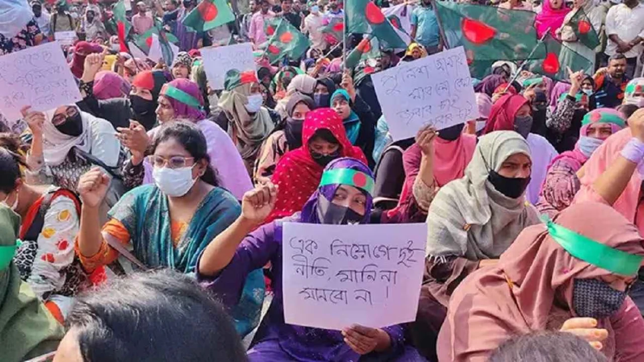 লাগাতার অবস্থান কর্মসূচির ঘোষণা প্রাথমিকের সহকারী শিক্ষকদের