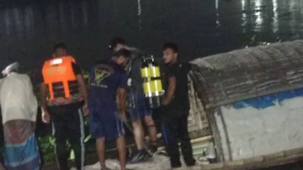 শীতলক্ষ্যা নদীতে ট্রলার থেকে পড়ে কিশোর নিখোঁজ