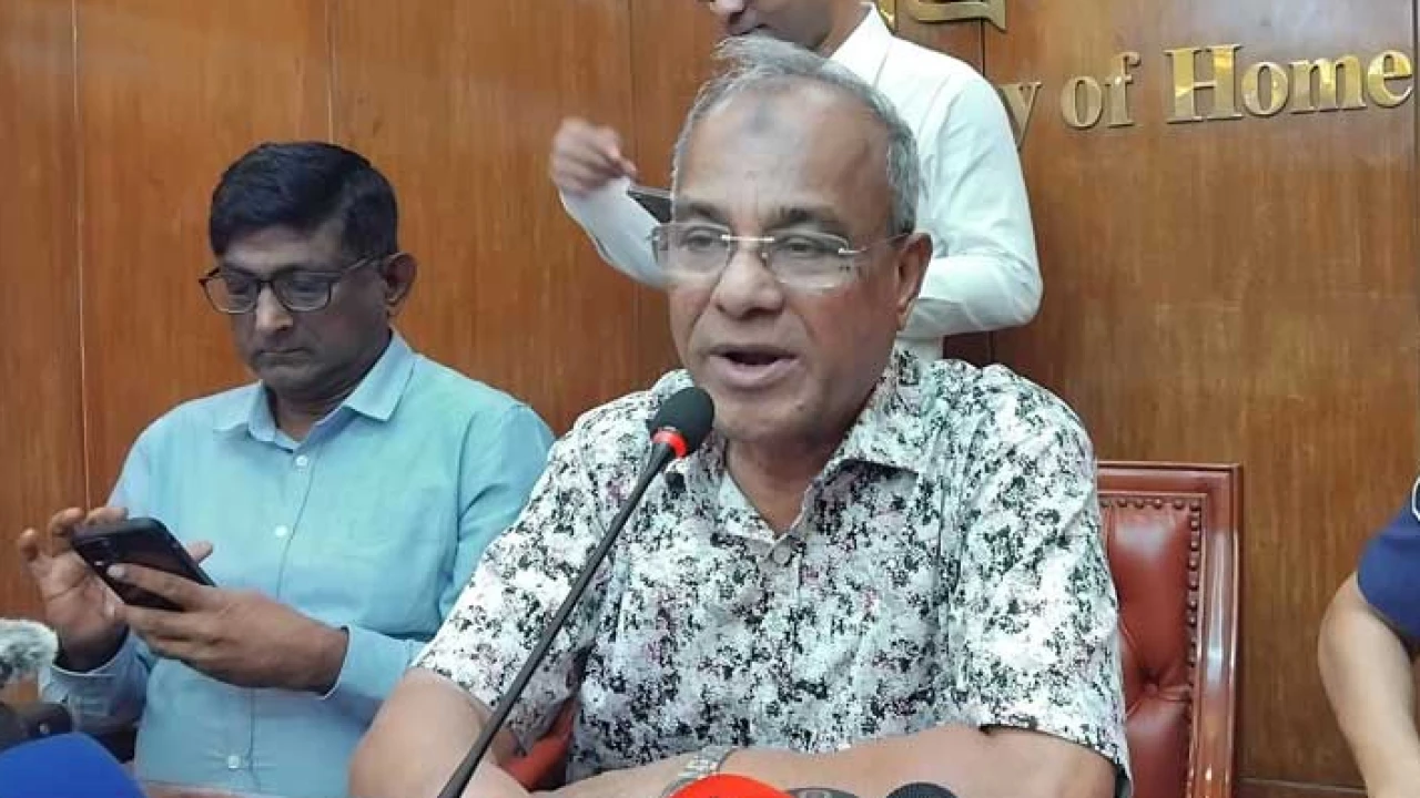 ৫০ শতাংশ সেনা তুলে নেওয়ার বিষয়ে যা বললেন স্বরাষ্ট্র উপদেষ্টা 