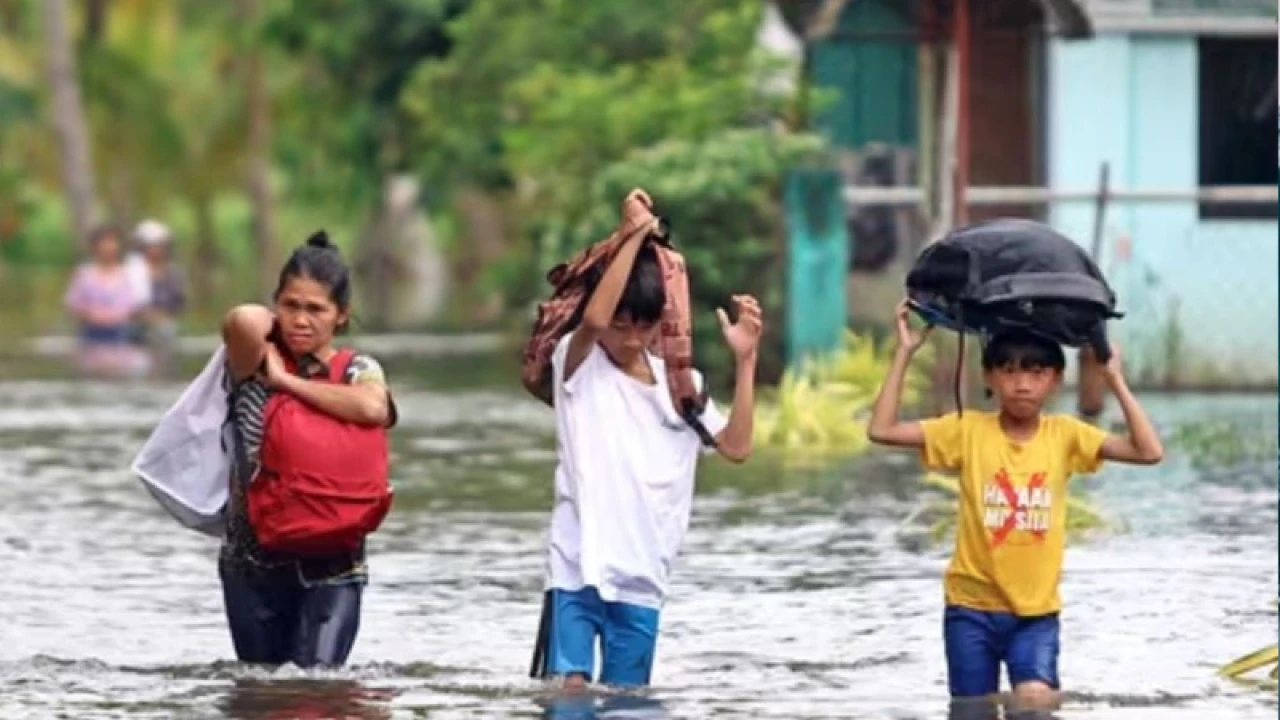 ফিলিপাইনে সুপার টাইফুনের আঘাত, বাস্তুচ্যুত ১০ লাখ মানুষ 