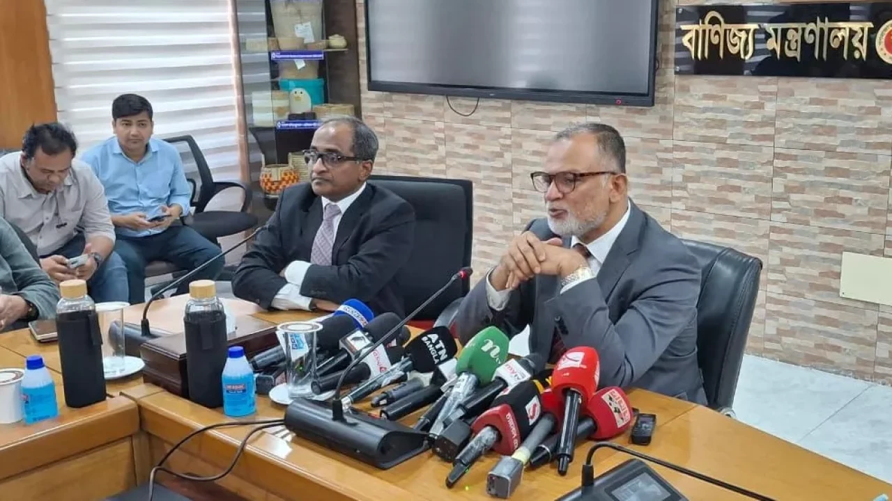 চলতি সপ্তাহে পেঁয়াজের দাম না কমলে আমদানি: বাণিজ্য উপদেষ্টা