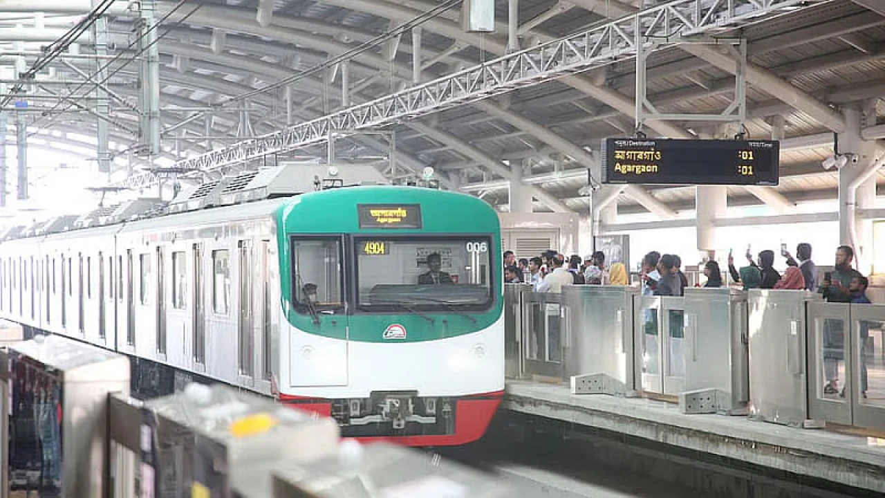 মেট্রোরেল কর্মীদের ছুটি বাতিল, সতর্কতা জারি