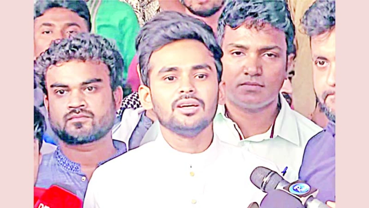 ঢাকায় ভোটার হচ্ছেন আসিফ, নানা আলোচনা