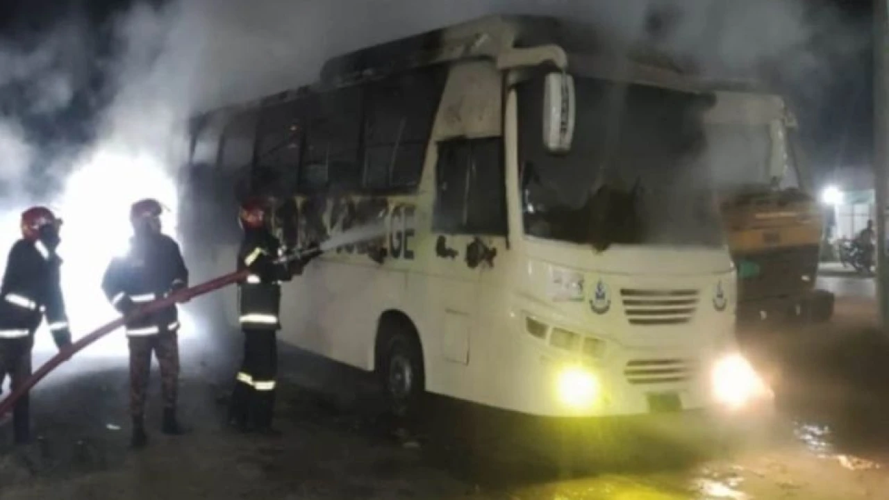 মানিকগঞ্জে একরাতে গ্রামীণ ব্যাংকসহ তিন জায়গায় আগুন দুর্বৃত্তদের