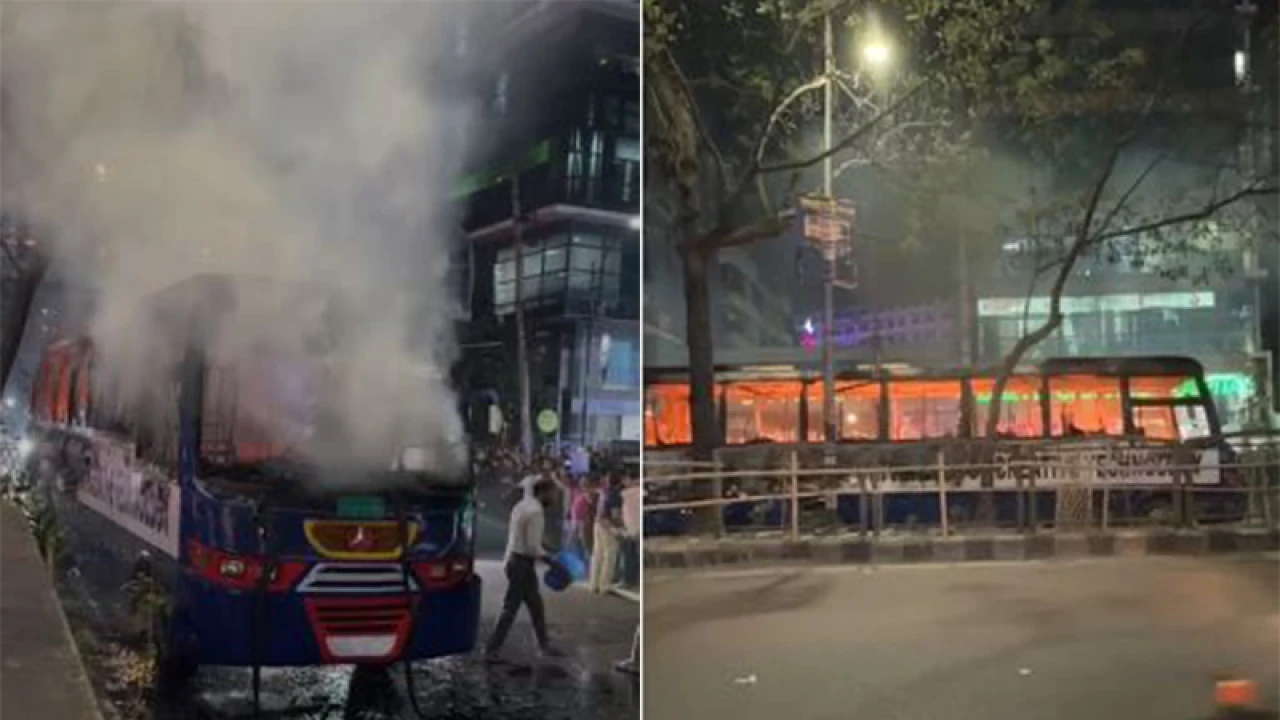 ধানমন্ডির ল্যাবএইড হাসপাতালের সামনে বাসে আগুন