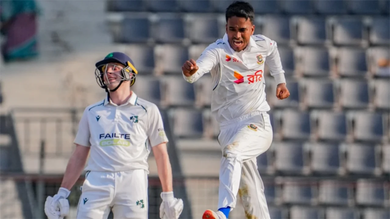 মুরাদের দ্বিতীয় উইকেট, মিরাজের ৩