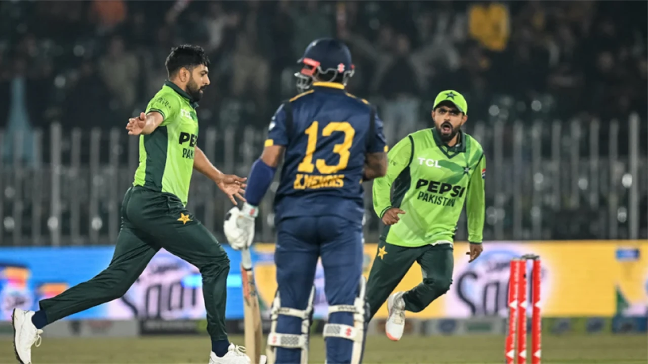 হাসারাঙ্গার লড়াই থামিয়ে পাকিস্তানের রোমাঞ্চকর জয়