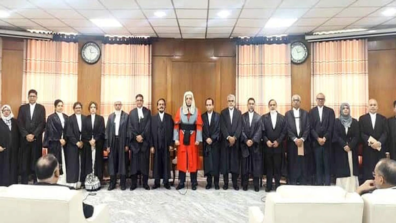 শপথ নিলেন হাইকোর্টের স্থায়ী ২১ বিচারপতি