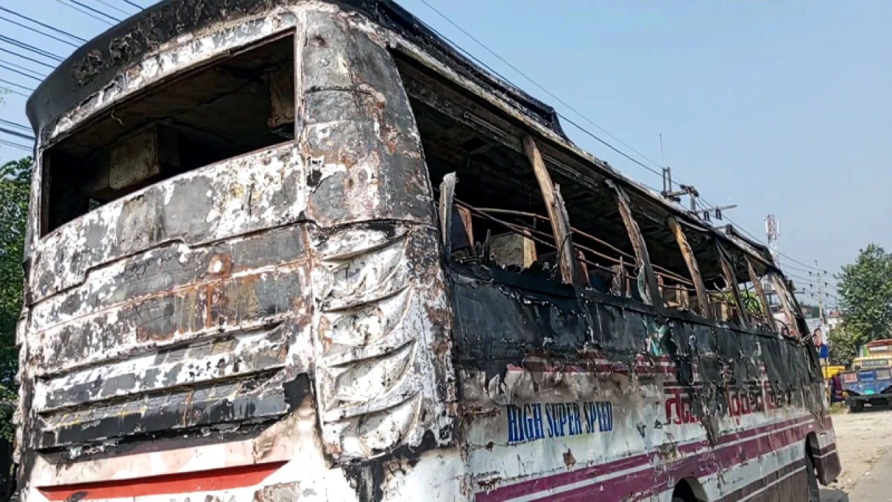 গাজীপুরে আরও এক বাসে আগুন