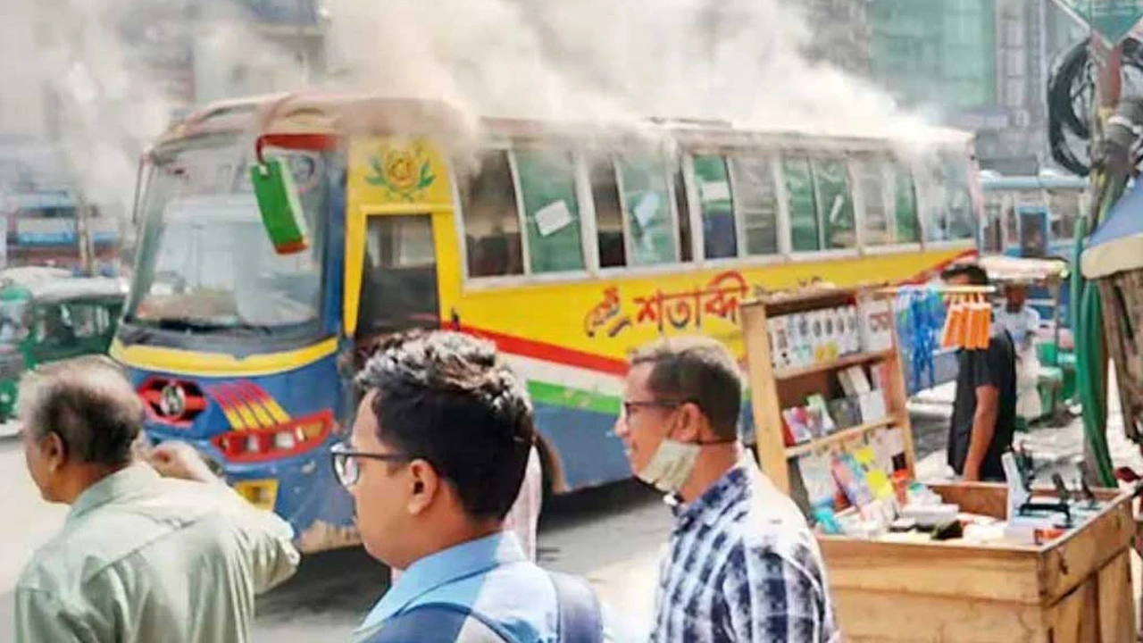 মিরপুরে বাসে আগুন