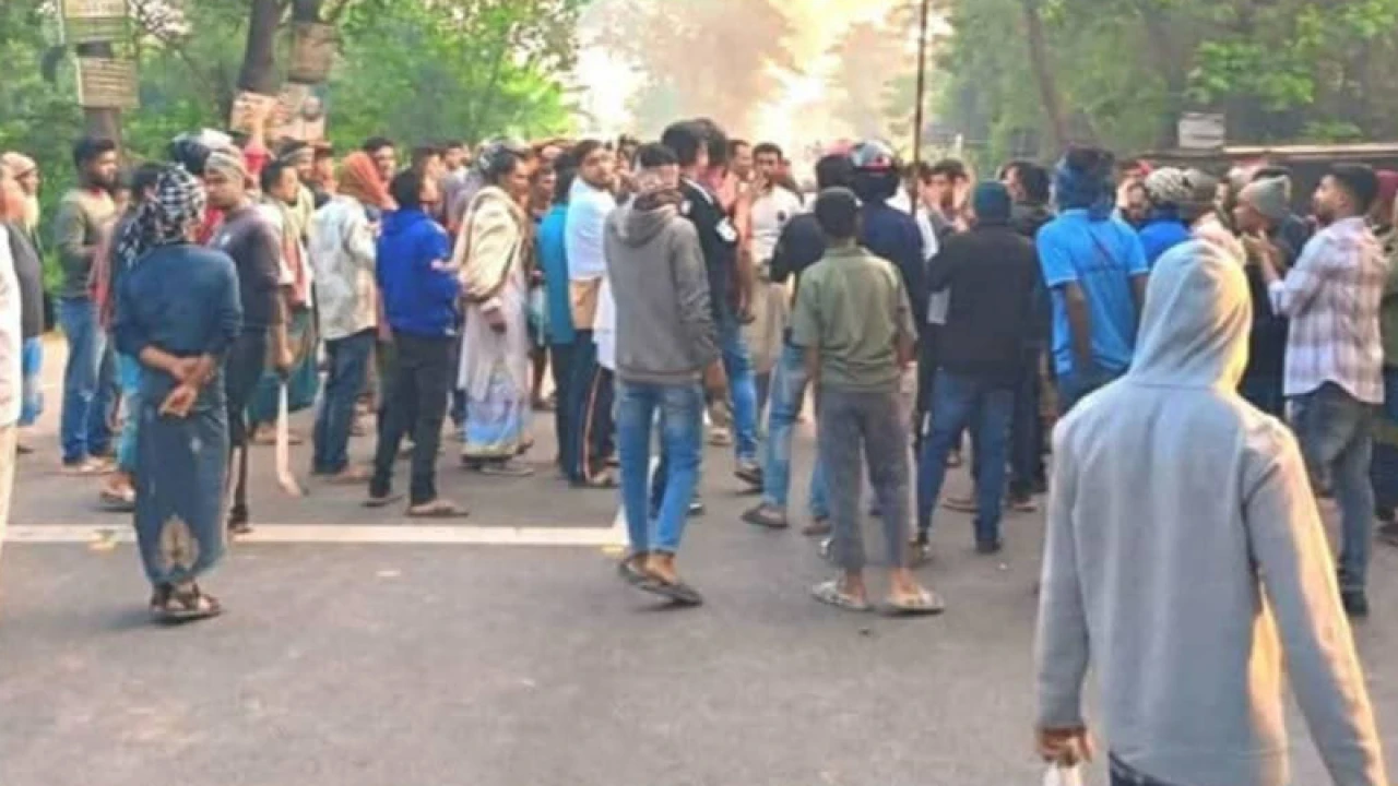 ফরিদপুরে ঢাকা-খুলনা মহাসড়কে অবরোধ, যান চলাচল বন্ধ