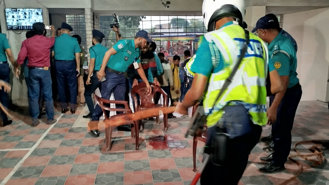 বিচারকের বাসায় ঢুকে হামলা, ছেলে নিহত