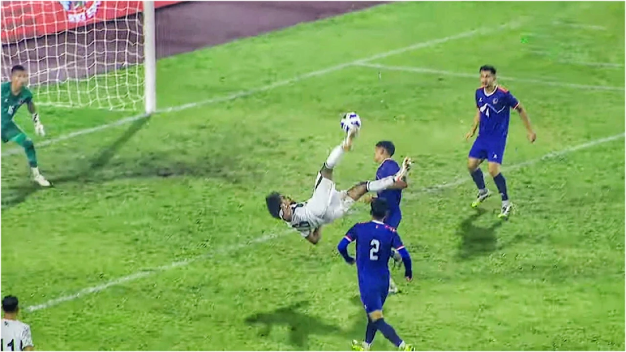 হামজার জোড়া গোলেও জয় পেল না বাংলাদেশ