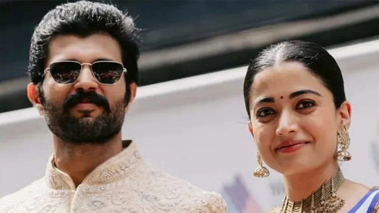 রাশমিকাকে বিজয়ের চুম্বন, ভিডিও ভাইরাল