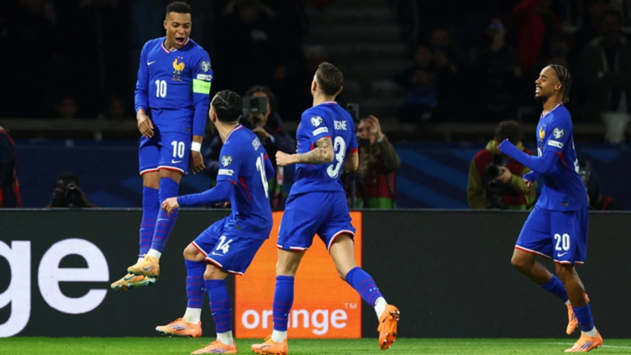 এমবাপ্পের জোড়া গোলে বিশ্বকাপে ফ্রান্স