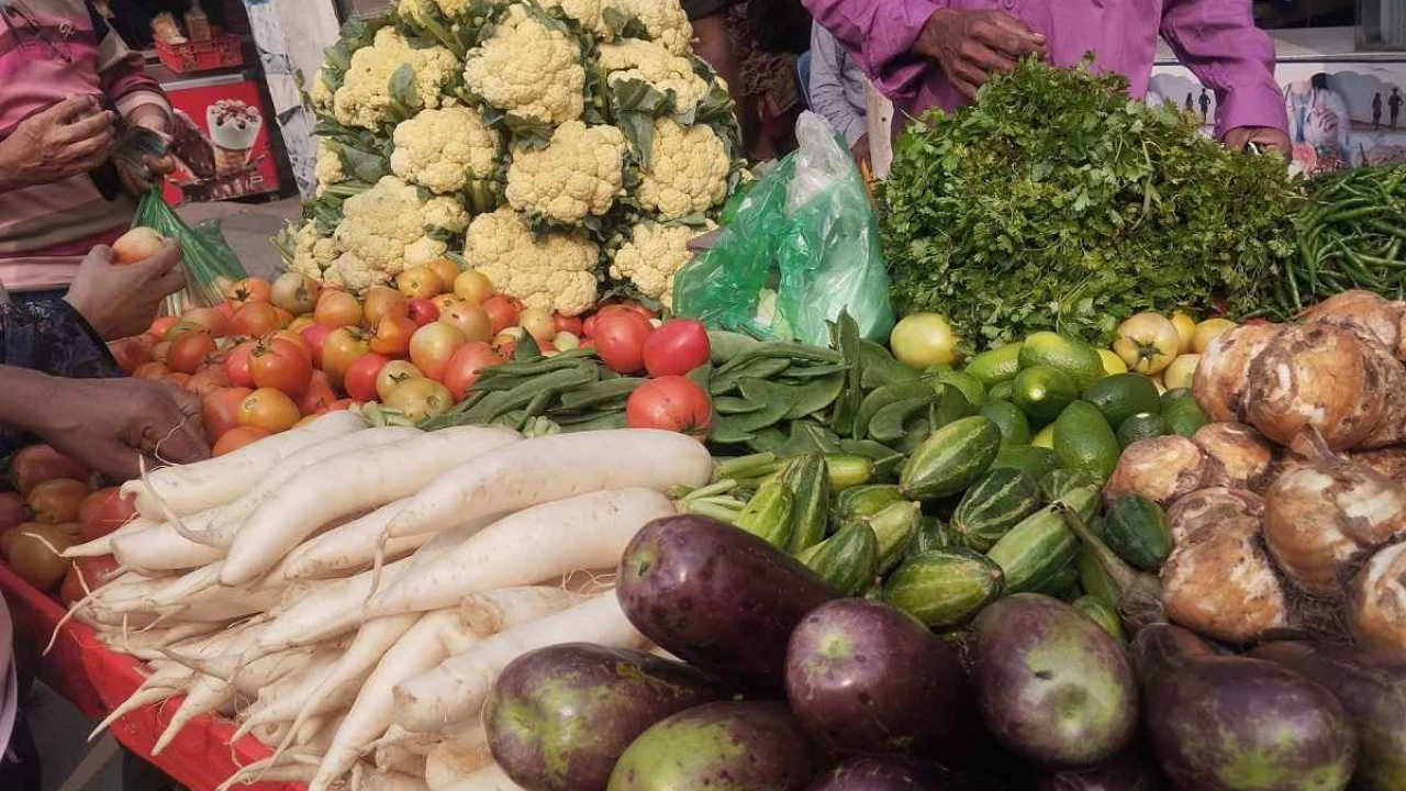 শীতকালীন সবজির সরবরাহ বেড়েছে, অপেক্ষা মুড়িকাটা পেঁয়াজের