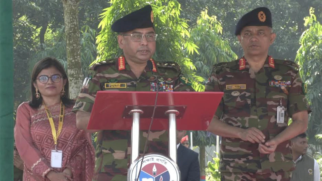 নারীদের বাদ দিয়ে উন্নয়নের চিন্তা করলে তা ভুল হবে: সেনাপ্রধান