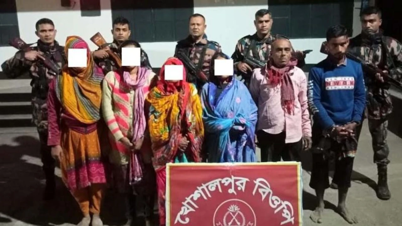 ভারতে প্রবেশের চেষ্টাকালে দালালসহ ৭ বাংলাদেশি আটক