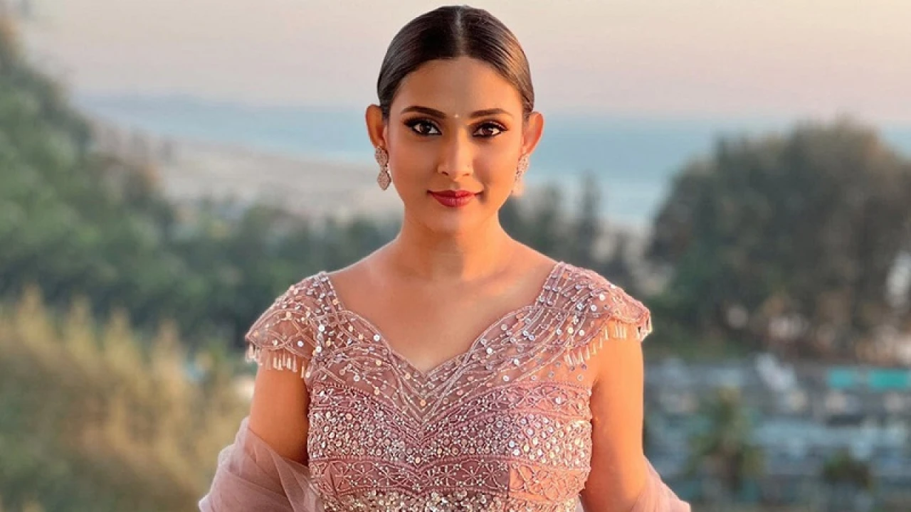 গ্রেপ্তারি পরোয়ানা জারি, মুখ খুললেন মেহজাবীন