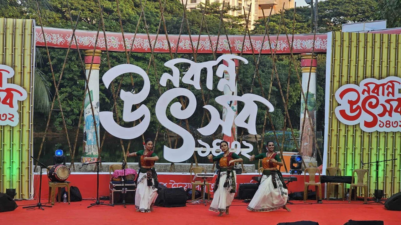 রবীন্দ্র সরোবরে নৃত্য, গান ও কবিতায় পালিত হচ্ছে নবান্ন উৎসব