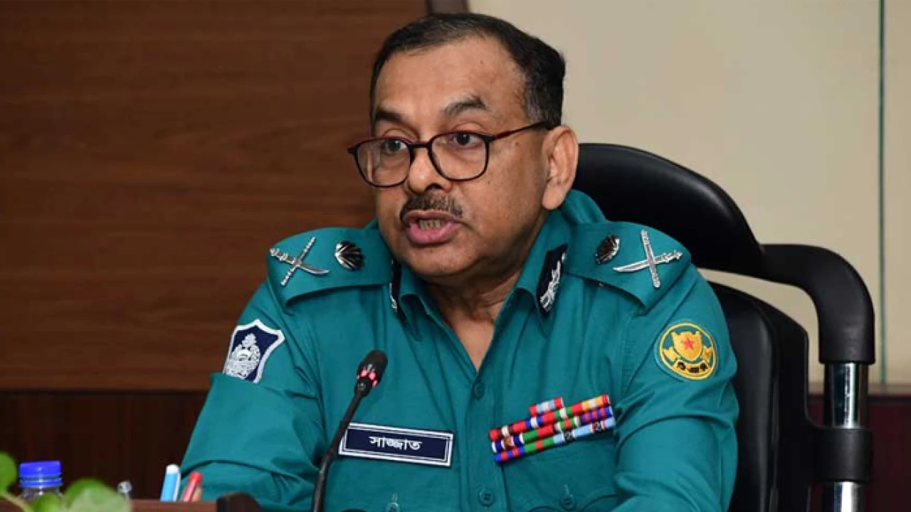 বাসে আগুন ও ককটেল হামলাকারীদের দেখামাত্র গুলির নির্দেশ