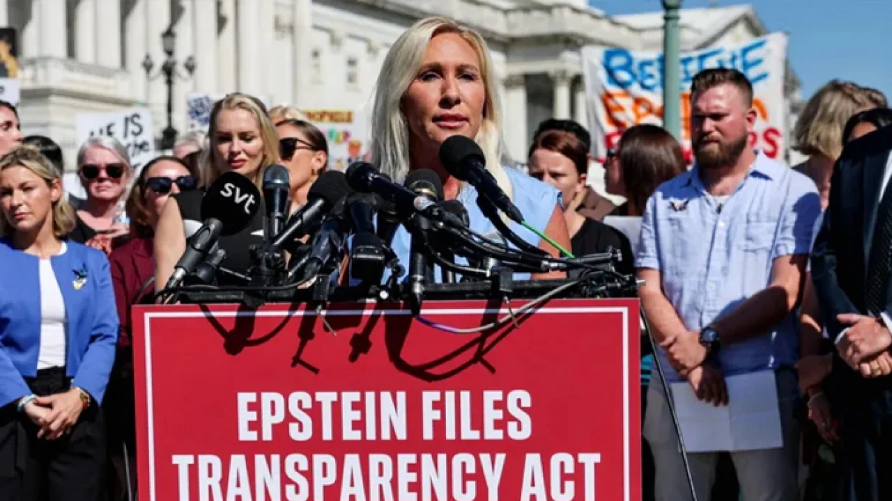 এপস্টিন ফাইল নিয়ে ট্রাম্পকে চ্যালেঞ্জ গ্রিনের