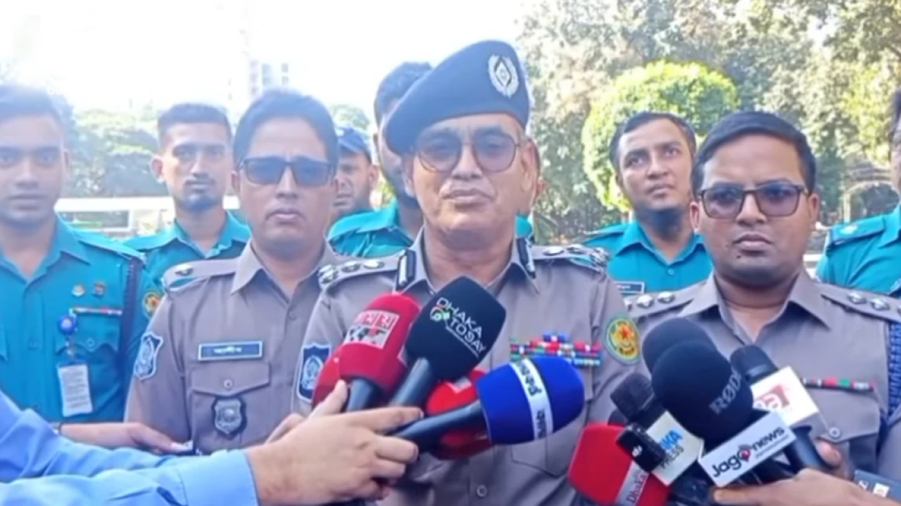 নিরাপত্তা ঝুঁকি নেই, নগরবাসীকে নির্ভয়ে কাজের আহ্বান