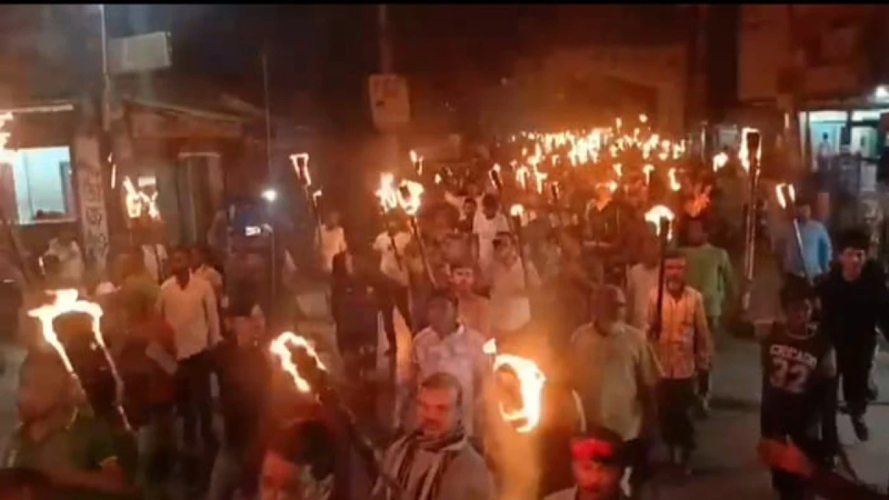 প্রার্থী পরিবর্তনের দাবিতে আড়াইহাজারে মশাল মিছিল 