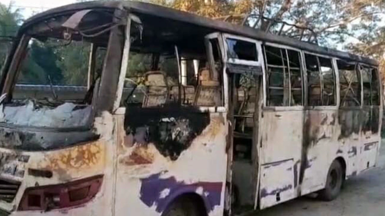 মশার কয়েলের আগুনে পুড়ল বাস