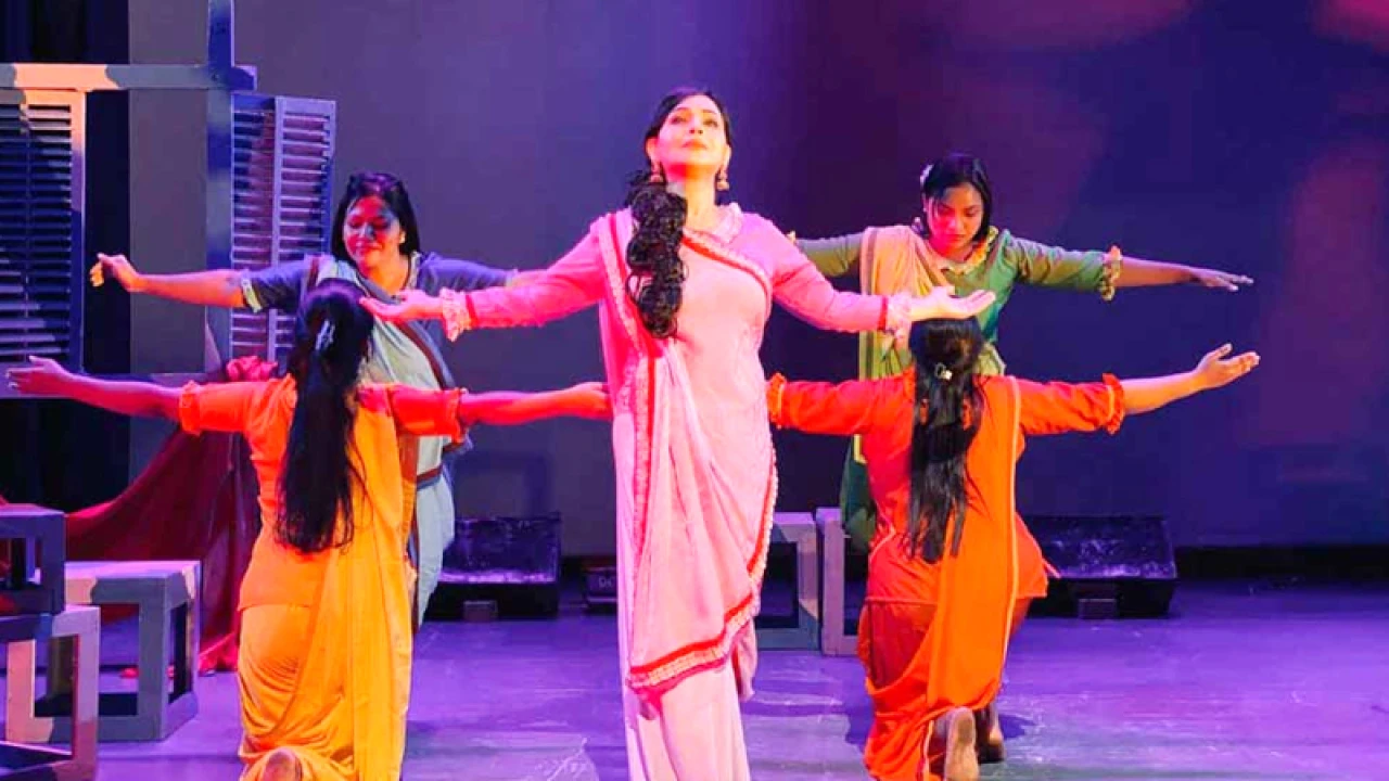 নতুন আঙ্গিকে ‘শেষের কবিতা’ 