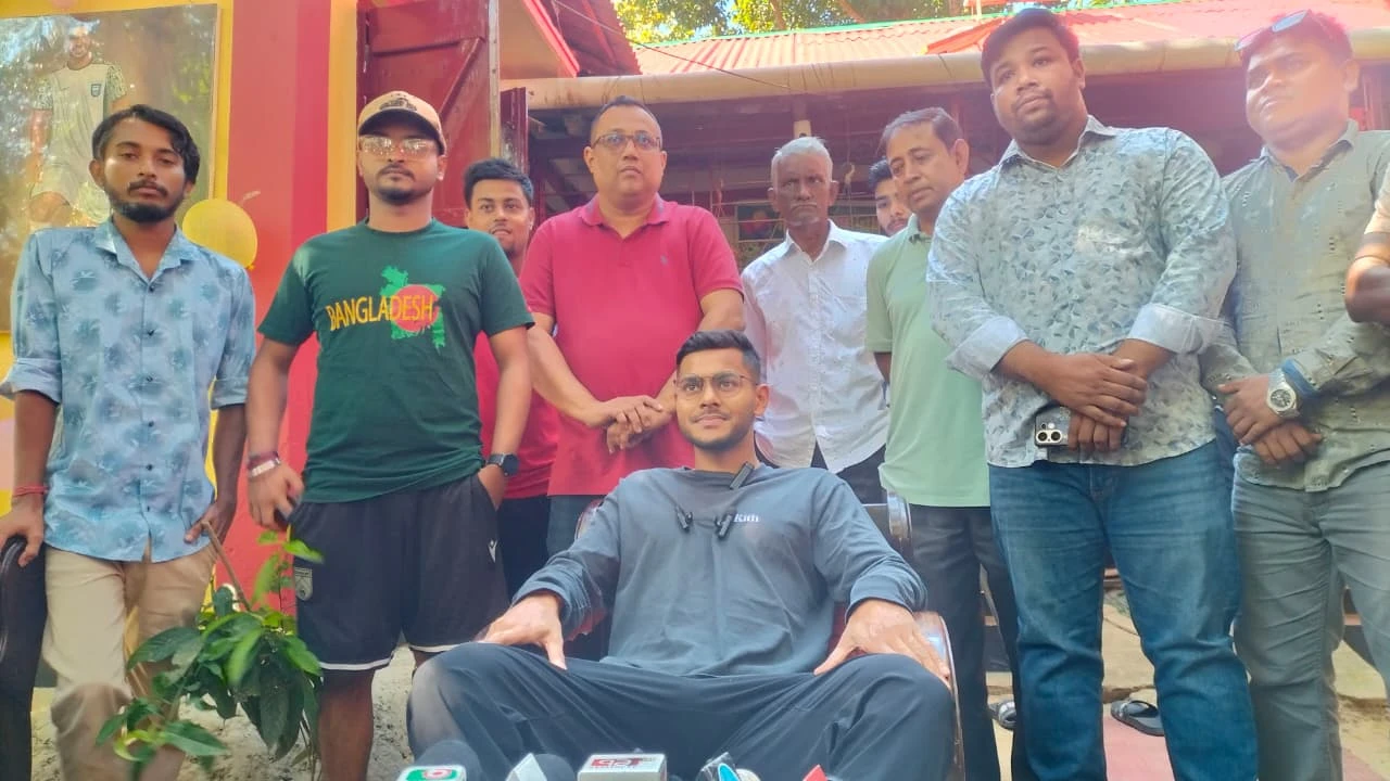 শ্রীমঙ্গলে নিজ বাড়িতে ফুটবলার শমিত