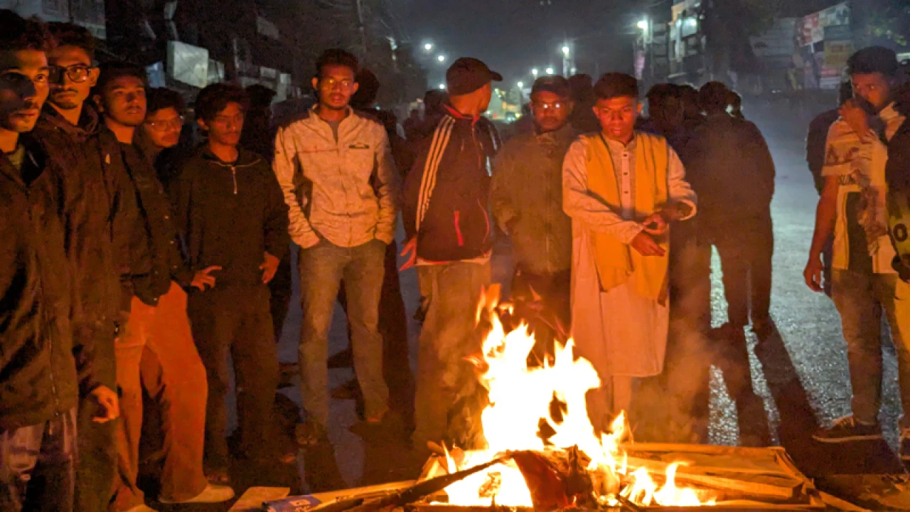 দুর্বৃত্তদের হামলায় ৩ রাবি শিক্ষার্থী আহত, মহাসড়ক অবরোধ