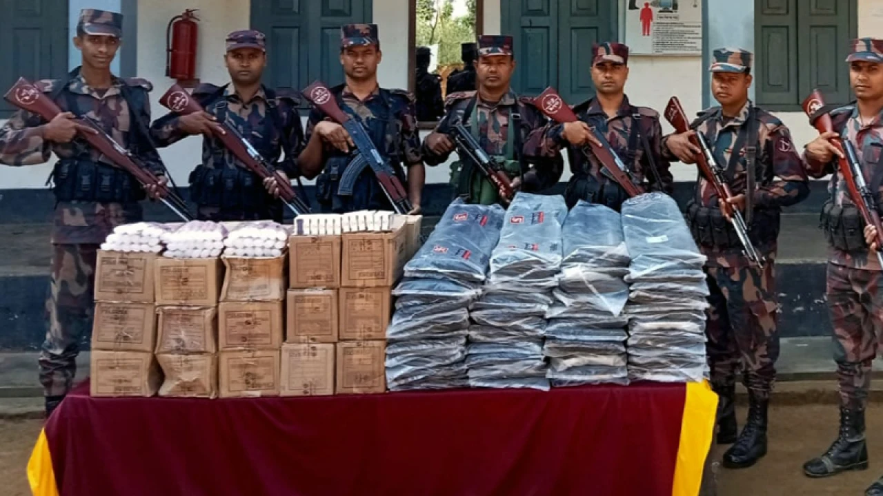 সীমান্তে ৭১ লাখ টাকার ভারতীয় পণ্য ও গরু জব্দ