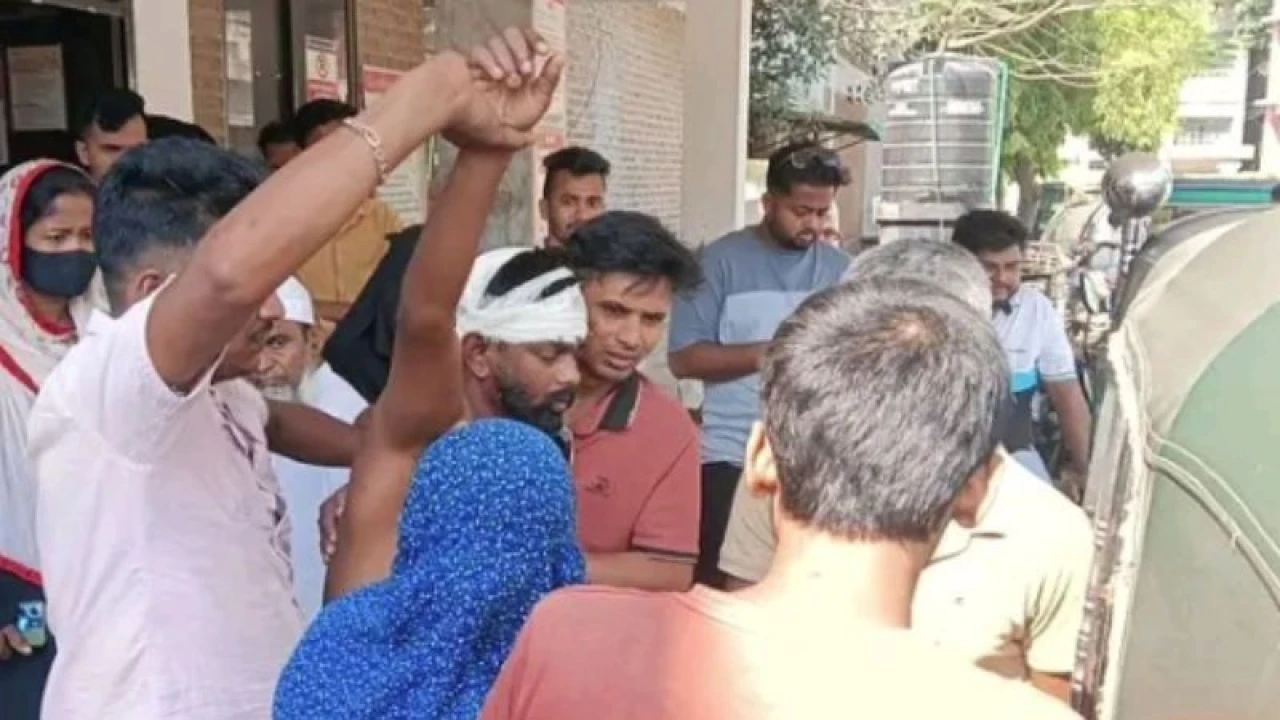 নরসিংদীতে আদালত প্রাঙ্গণে হামলার শিকার ছাত্রদল নেতা