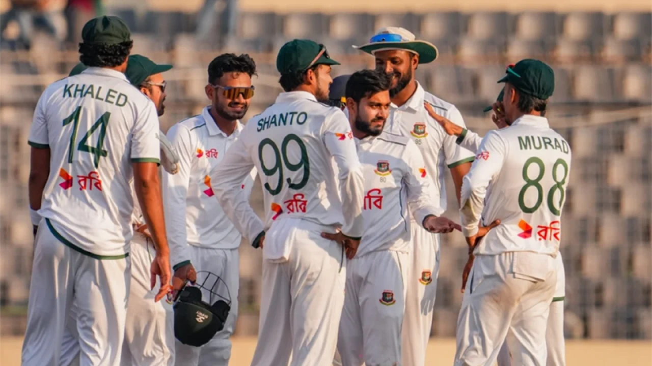 মুশফিক কীর্তি ও লিটনের দাপটের পর বোলাররা এগিয়ে রাখলেন বাংলাদেশকে