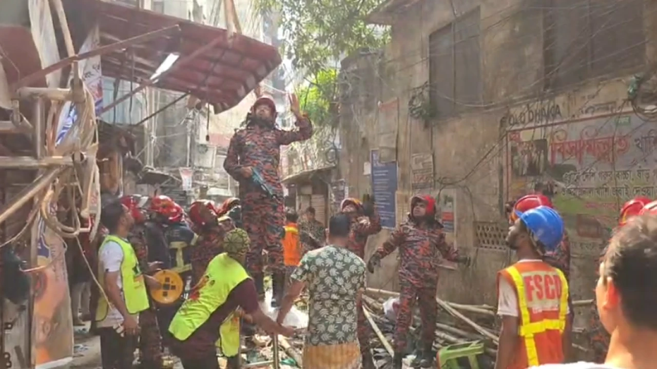 ভূমিকম্পে বংশালে ভবনের রেলিং ধসে নিহত ৩