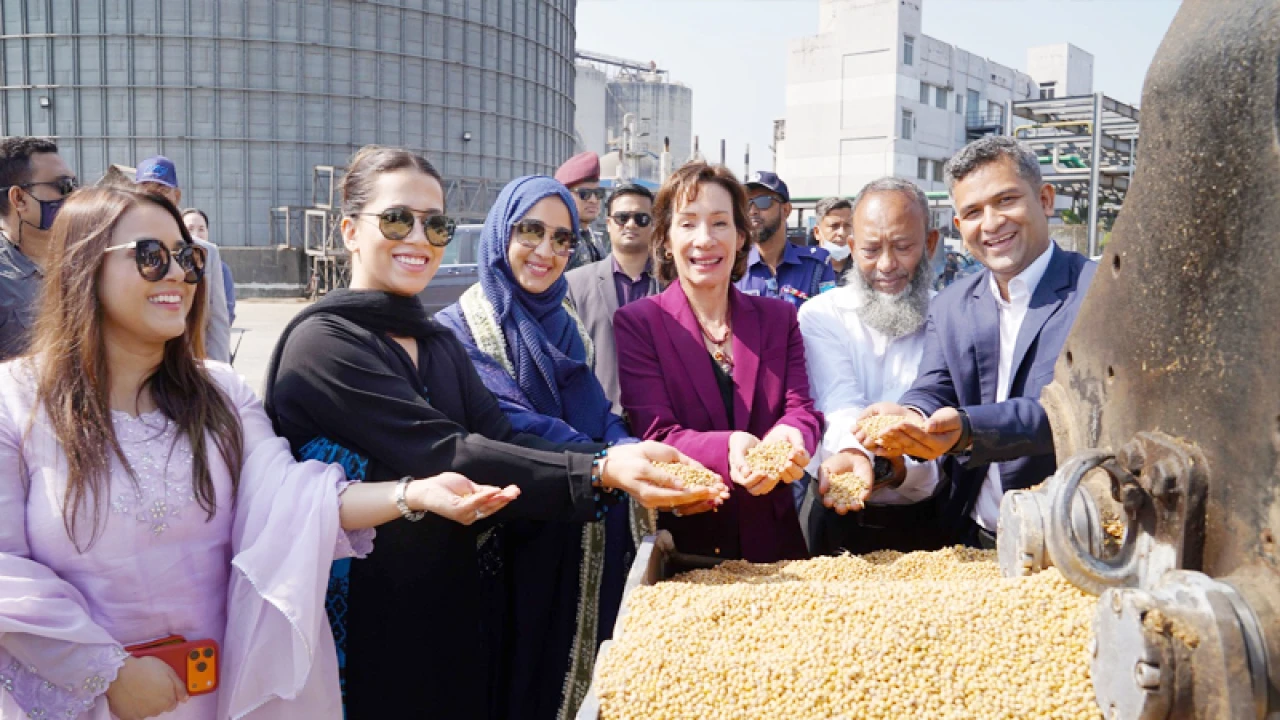 মার্কিন রাষ্ট্রদূতের সোনারগাঁও সিডস ক্রাশিং মিলস পরিদর্শস
