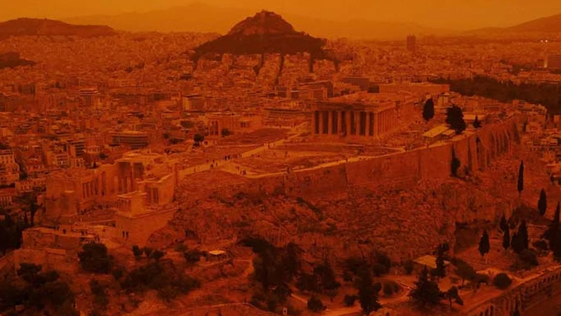 ধুলার মেঘে ঢাকা পড়ে গেছে গ্রিসের রাজধানী এথেন্স