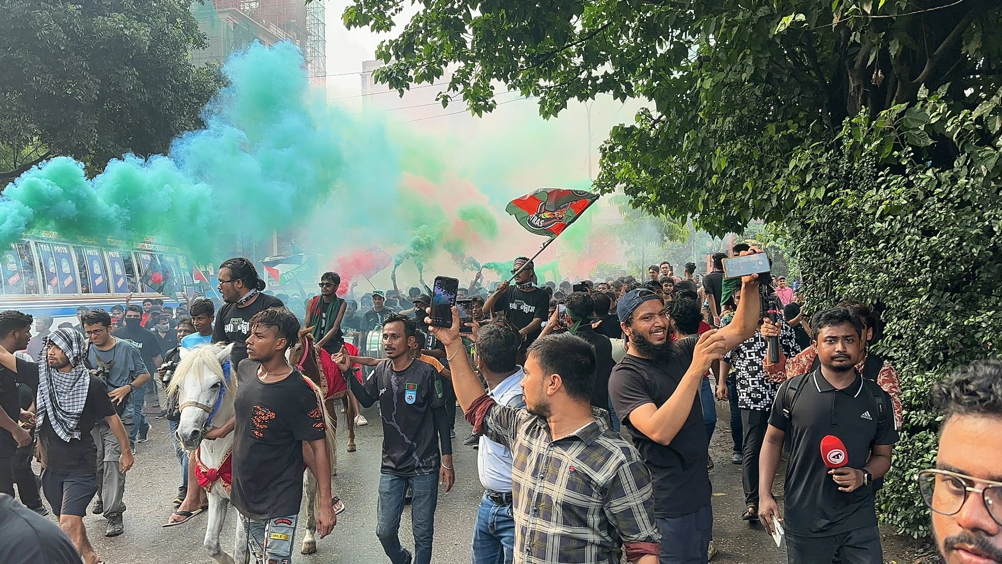 বাংলাদেশ ফুটবল আলট্রাসের আগমন নজর কেড়েছে অনেকের 