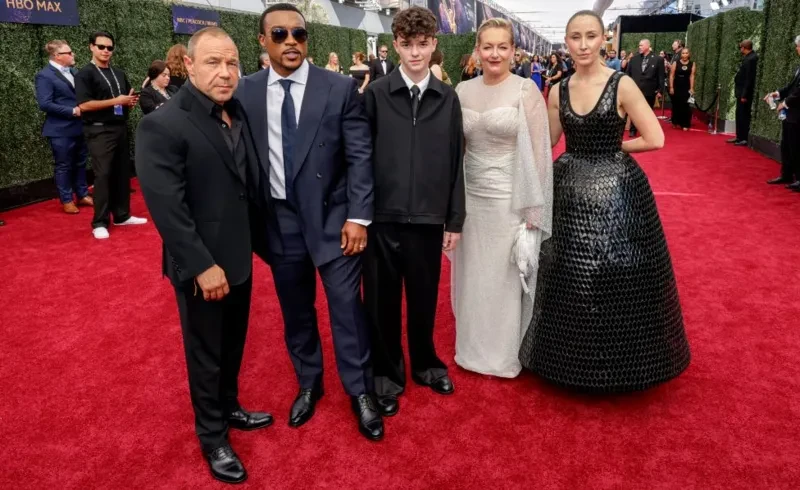 অ্যাডলসেন্সের অভিনেতারা (বাঁ থেকে) স্টিফেন গ্রাহাম, অ্যাশলে ওয়াল্টার্স, ওয়েন কুপার, ক্রিস্টিন ট্রেমার্কো এবং এরিন ডোহার্টি