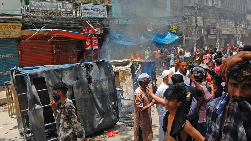 নয়াবাজারের উত্তপ্ত পরিস্থিতি 