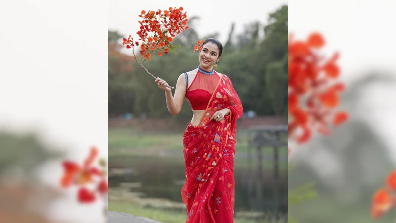 ফুরফুরে মেজাজে অভিনেত্রী রুনা খান