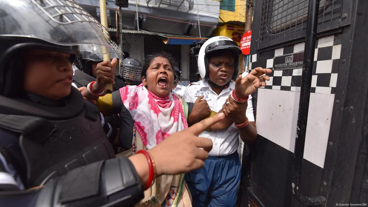 অভিযান থেকে কলকাতা পুলিশ মোট ১২৬ জনকে গ্রেপ্তার করেছে। আটককৃতদের মধ্যে ১০৩ জন পুরুষ এবং ২৩ জন নারী রয়েছেন। রাজ্য পুলিশের হাতে আটকের সংখ্যা ৯৪। অভিযানে ১৫ জন পুলিশকর্মী আহত হয়েছেন।

