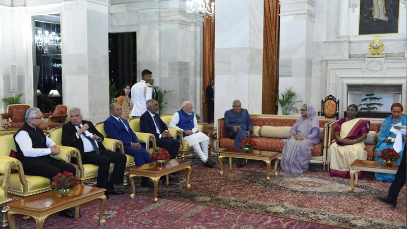 মোদির শপথগ্রহণ অনুষ্ঠানে আমন্ত্রিত বিশ্বনেতাদের সঙ্গে প্রধানমন্ত্রী শেখ হাসিনা। 