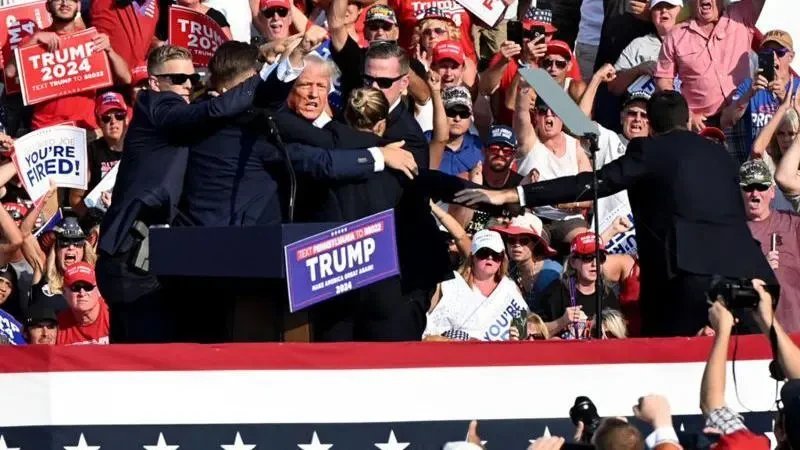 স্থানীয় যে হাসপাতালে এসেছিলেন চিকিৎসা শেষে সেখান থেকে বেরিয়ে গেছেন তিনি। তার ছেলে জানিয়েছেন তিনি এখন সুস্থ আছেন। 