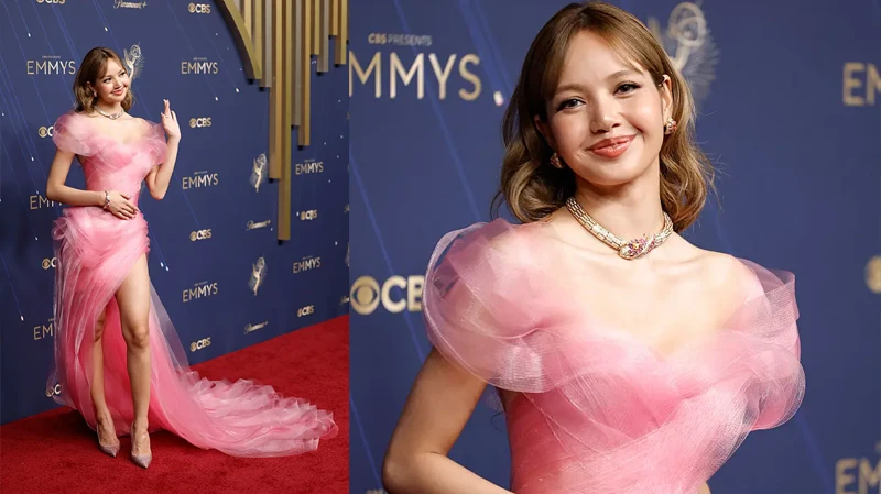 কে-পপ গার্লব্যান্ড ব্ল্যাকপিঙ্কের লিসা, দ্য হোয়াইট লোটাস-এ তার অভিনয়ের সূচনা করেছিলেন।
